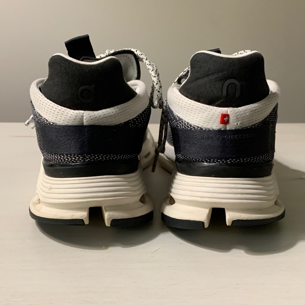 On Cloud Women's Black and White Athletic Shoes | Size 7 - Picture 6 of 11